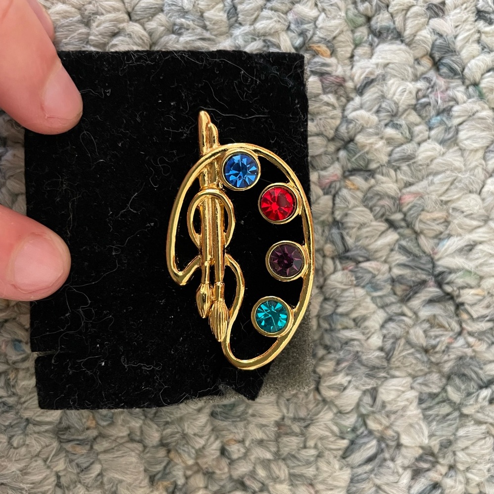 Vintage Easel Brooch